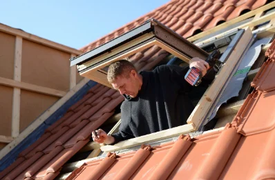Pose de fenêtres de toit Velux à Neuvillalais
